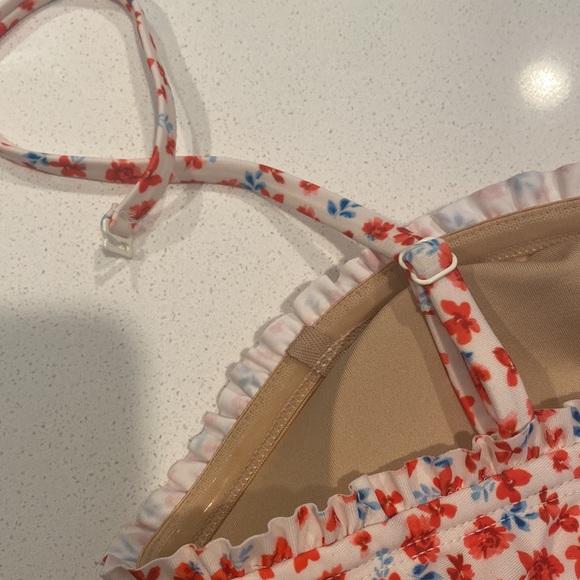 Large Bikini top with removable straps - Picture 3 of 4